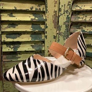 Ladies Size 7.5 or 8 Zebra NEW Shoes Faux Patent Leather Block Heel Pointed Toe